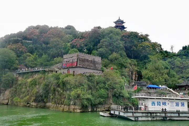 Private Day Tour in Yichang to Sanyou Cave and Sanxia Waterfall