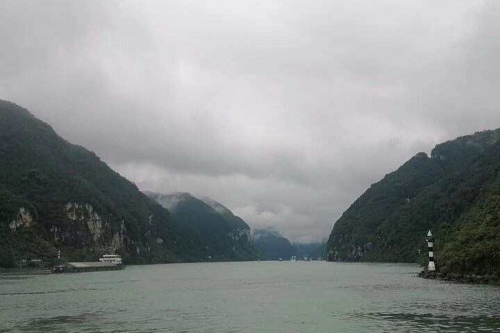 Private Day Tour in Yichang to Sanyou Cave and Sanxia Waterfall