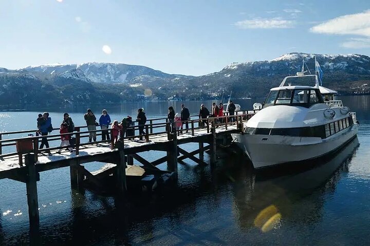 Hua Hum Boat Tour on Lakes Lacar & Nonthue