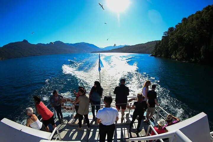 Hua Hum Boat Tour on Lakes Lacar & Nonthue