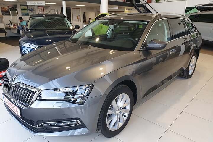 Iasi to Bucharest - Private Transfer - Car and Driver