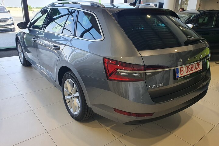 Iasi to Bucharest - Private Transfer - Car and Driver