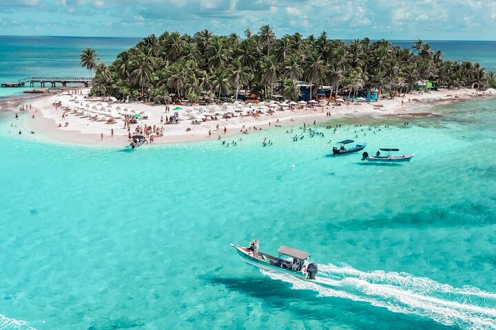 Johnny Kay and Aquarium Natural Full Day semi-private boat