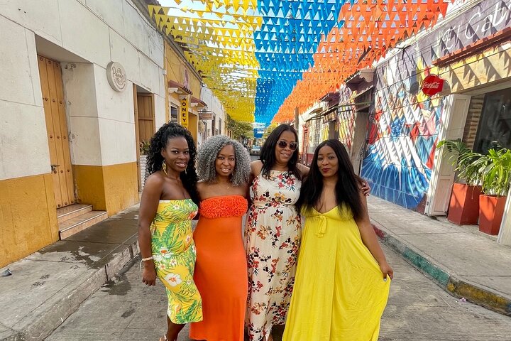 Walking tour of the magical city of Cartagena.