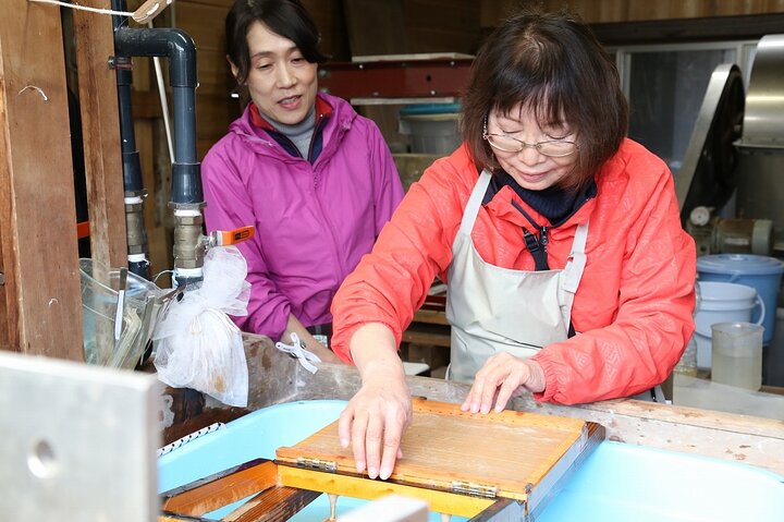 1-day Japanese washi paper craftsman course in Kochi