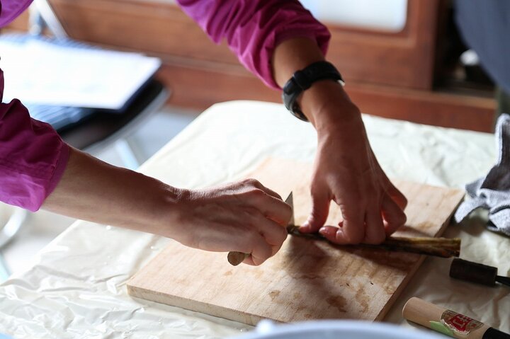 1-day Japanese washi paper craftsman course in Kochi