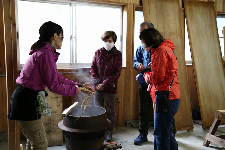 1-day Japanese washi paper craftsman course in Kochi
