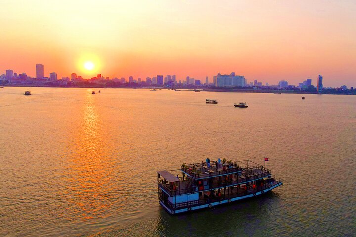 Sunset Cruise with unlimited beer & soft drinks -English speaking guide on board