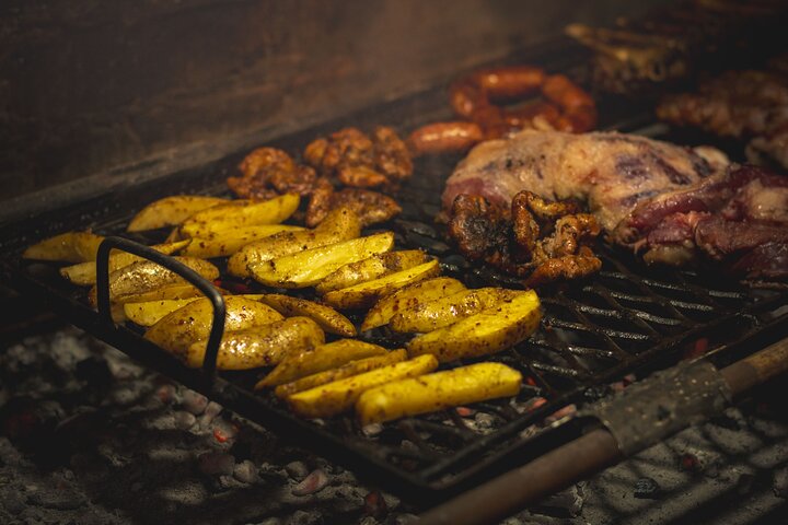 Roast and Empanadas Class with Wine |Mendoza|Braseando Experience