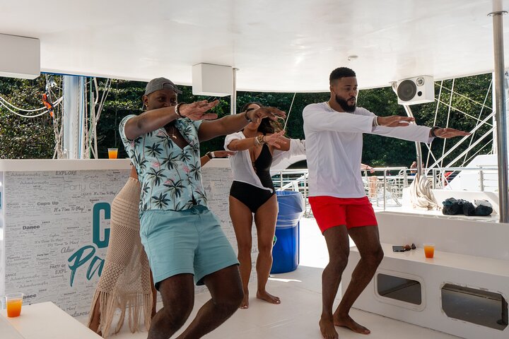 Dunn's River Falls Catamaran Cruise, Ocho Rios