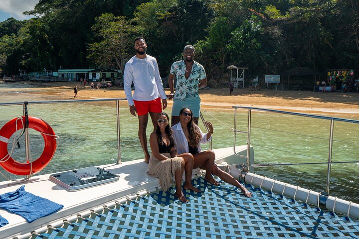 Dunn's River Falls Catamaran Cruise, Ocho Rios