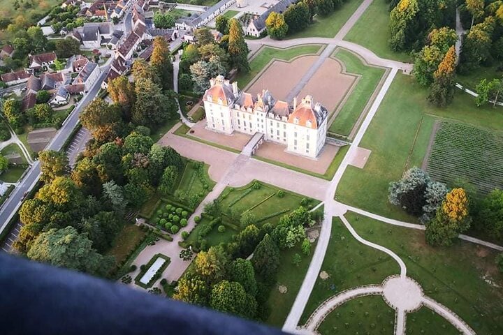 Hot air ballooning: Chambord, Blois, Chenonceau, Cheverny or Chaumont