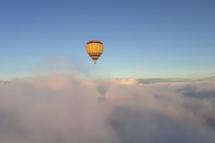 Hot air ballooning: Chambord, Blois, Chenonceau, Cheverny or Chaumont