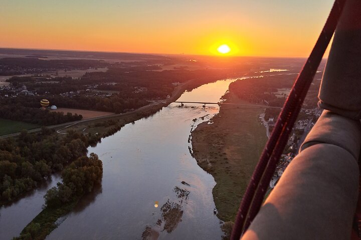 Hot air ballooning: Chambord, Blois, Chenonceau, Cheverny or Chaumont