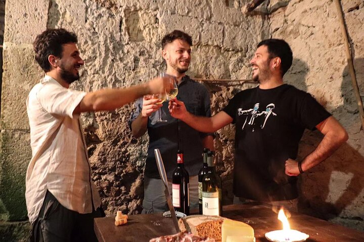 Pitigliano in the footstep of the Etruscan: Hike and wine tasting