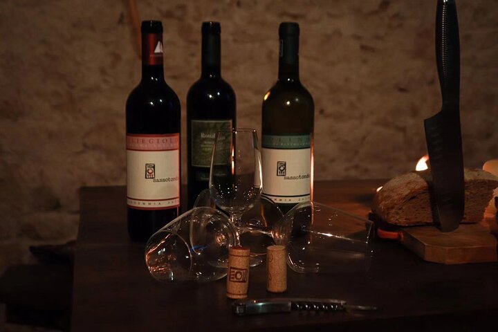Pitigliano in the footstep of the Etruscan: Hike and wine tasting