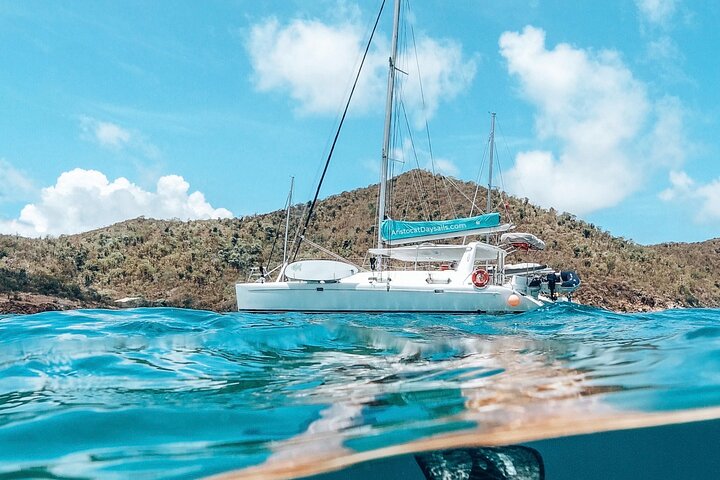 Jost Van Dyke - Sandy Spit & Soggy Dollar Sailing Tour in the BVI