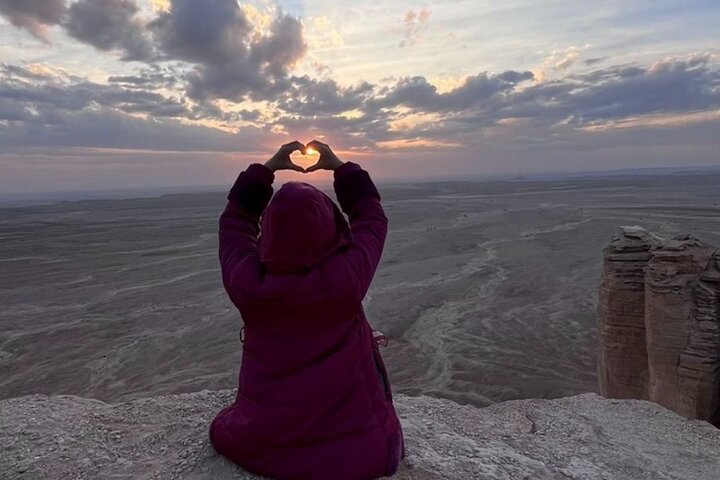 Edge of the World Riyadh Tour with Camel Ride, Bat Cave & Dinner