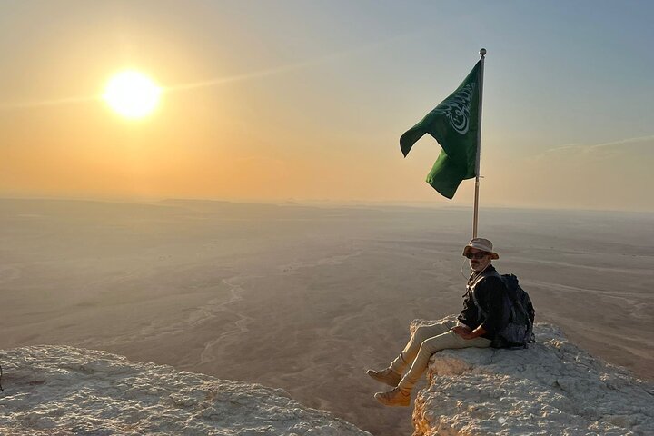 Edge of the World Riyadh Tour with Camel Ride, Bat Cave & Dinner