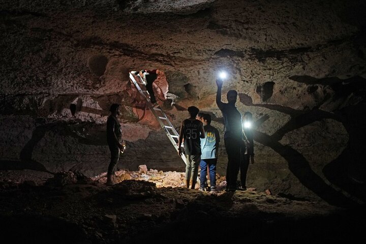 Edge of the World Riyadh Tour with Camel Ride, Bat Cave & Dinner