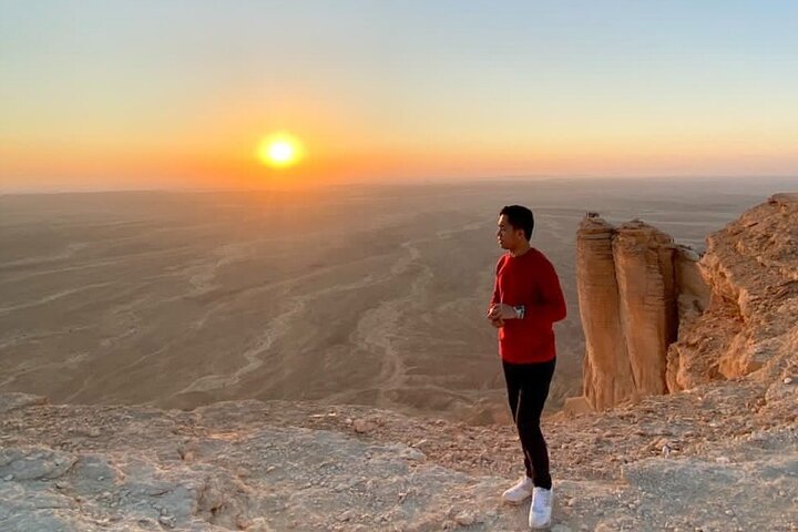 Edge of the World Riyadh Tour with Camel Ride, Bat Cave & Dinner