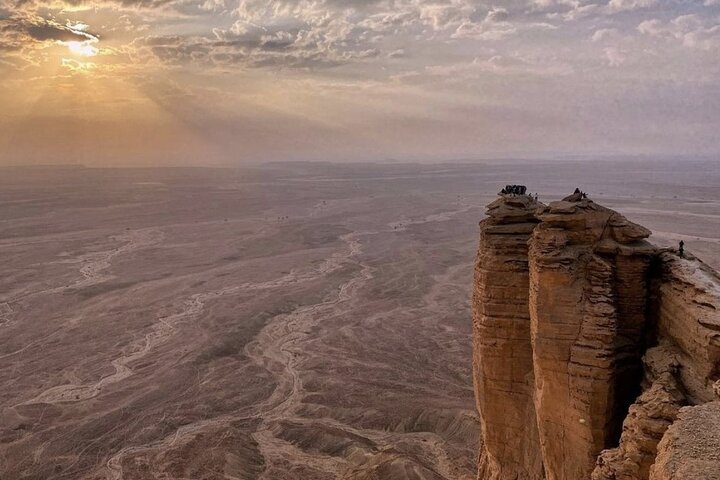 Edge of the World Riyadh Tour with Camel Ride, Bat Cave & Dinner