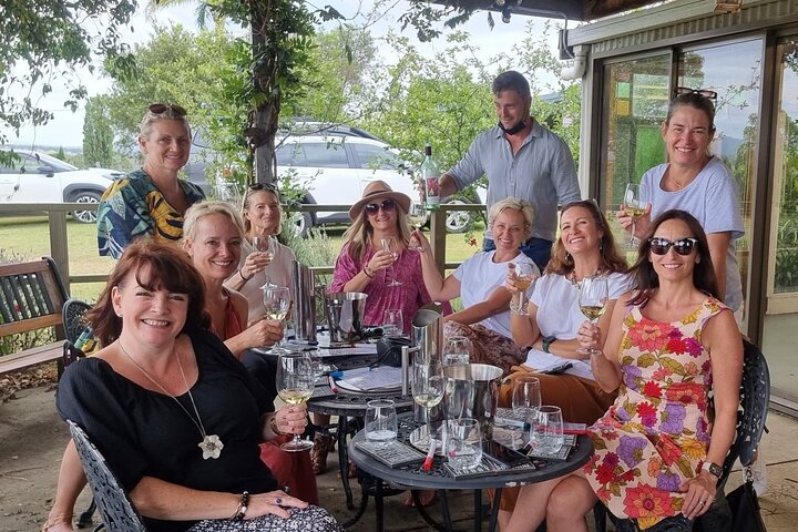 Hunter Valley Mid-Day with Light Lunch Wine Tour
