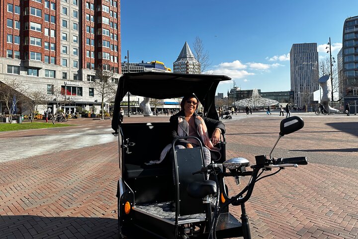 Private Pedicab/Rickshaw Tour of Rotterdam With a Local Guide