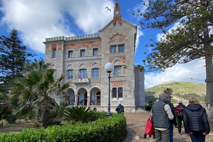 Mini Cruise to Favignana and Levanzo with lunch on board