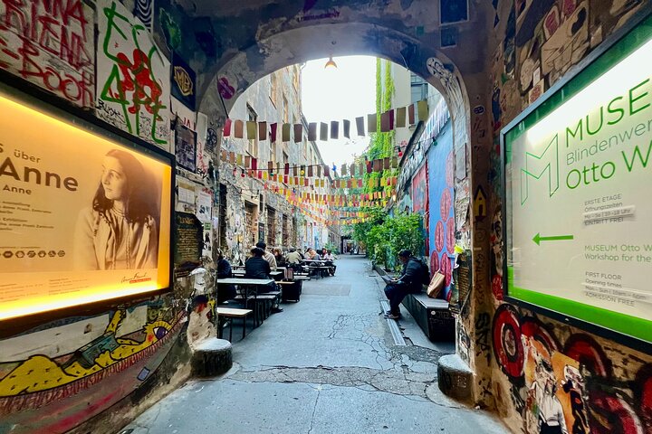 Berlin: Mitte District Food Tour with 7 Authentic Local Tastings