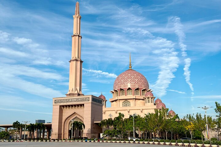 From Singapore: Private Kuala Lumpur / Malacca tour + SKY DINING