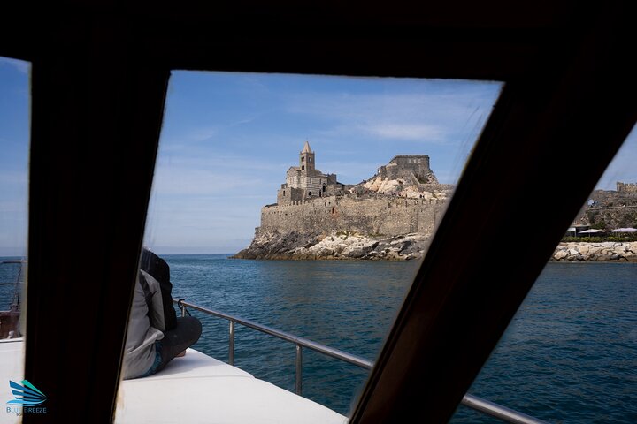 8 Hours Cinque Terre with Lunch on Boat in Spezia