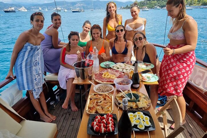 8 Hours Cinque Terre with Lunch on Boat in Spezia