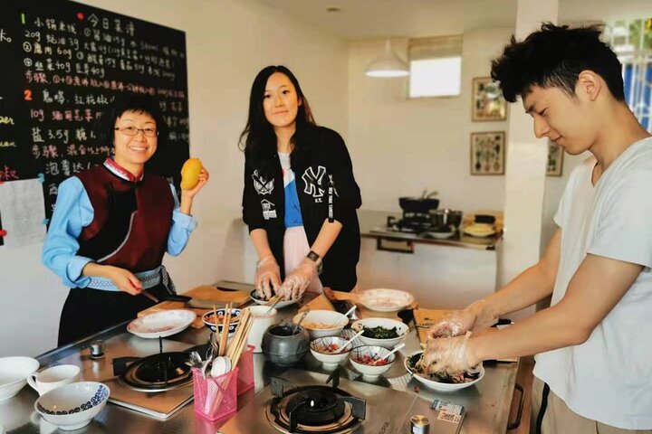 Exploring Local Food Markets and Minority Cuisine with Naxi host