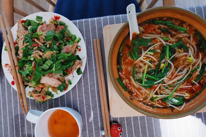 Exploring Local Food Markets and Minority Cuisine with Naxi host