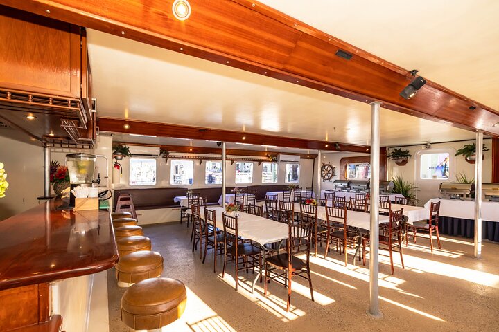 Key West Sunset Cruise: Dinner, Live Music & Drinks Included