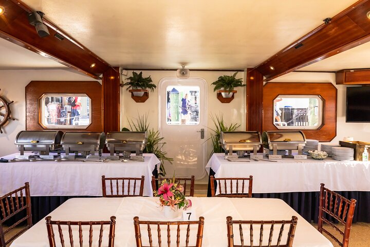 Key West Sunset Cruise: Dinner, Live Music & Drinks Included