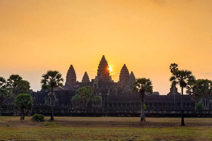 Angkor Wat Sunrise & All Highlight Angkor Temple Private Day Tour
