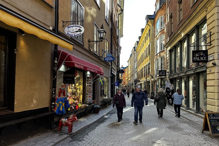 Stockholm Small Group Food Tour with 7 Classic Food Tastings