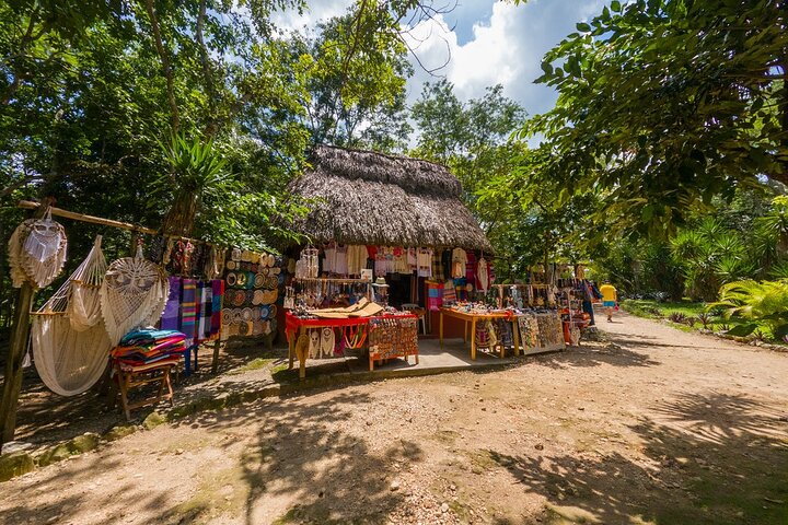 Guided Tour to Chichén Itzá and Cenote and Valladolid with Lunch