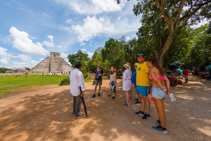 Guided Tour to Chichén Itzá and Cenote and Valladolid with Lunch