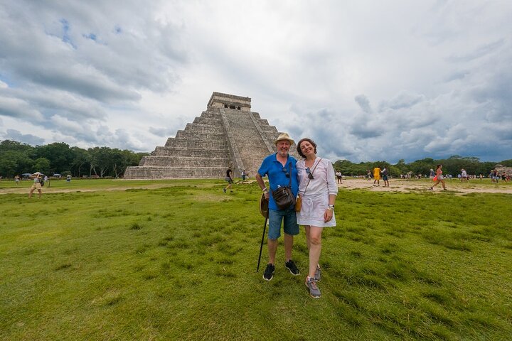 Guided Tour to Chichén Itzá and Cenote and Valladolid with Lunch