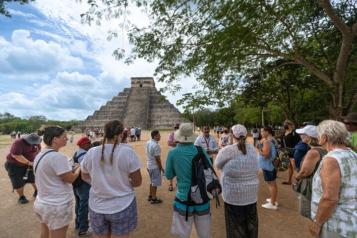 Guided Tour to Chichén Itzá and Cenote and Valladolid with Lunch