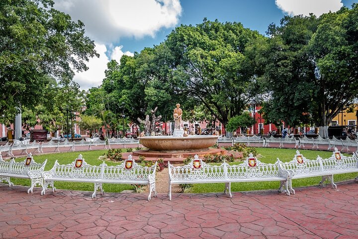Guided Tour to Chichén Itzá and Cenote and Valladolid with Lunch