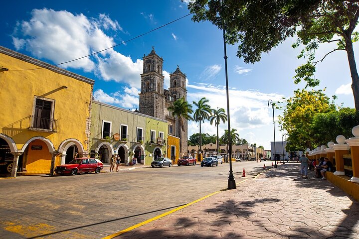 Guided Tour to Chichén Itzá and Cenote and Valladolid with Lunch