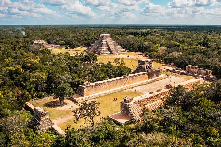 Guided Tour to Chichén Itzá and Cenote and Valladolid with Lunch