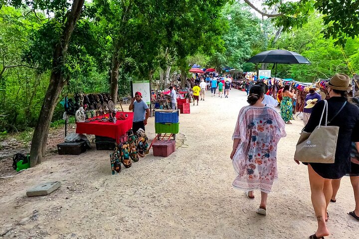 Guided Tour to Chichén Itzá and Cenote and Valladolid with Lunch