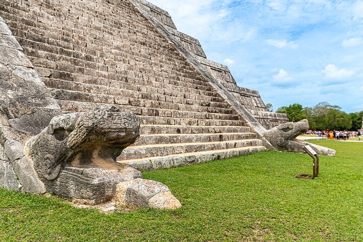 Guided Tour to Chichén Itzá and Cenote and Valladolid with Lunch