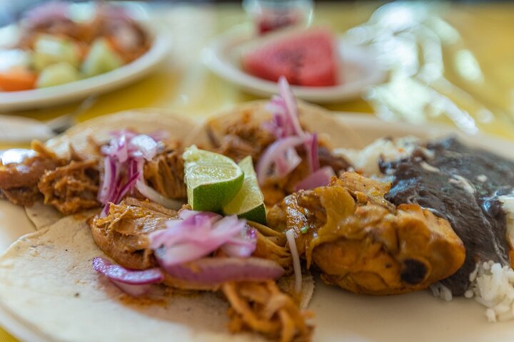 Guided Tour to Chichén Itzá and Cenote and Valladolid with Lunch