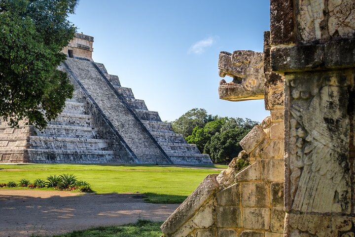 Guided Tour to Chichén Itzá and Cenote and Valladolid with Lunch